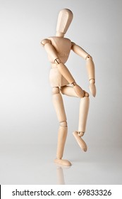 wooden man with knee ache