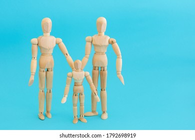 Wooden Mannequins Family - Mom, Dad And Child.