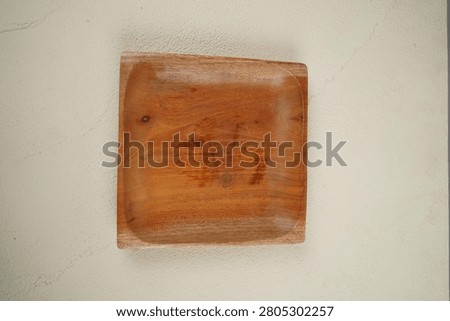 Wooden serving plates are dining and servingware crafted from natural materials such as teak, mahogany, or mango wood. Typically featuring a food-grade finish, these plates offer a warm, aesthetic appeal and are ideal for use as food photography props or serving vessels.
