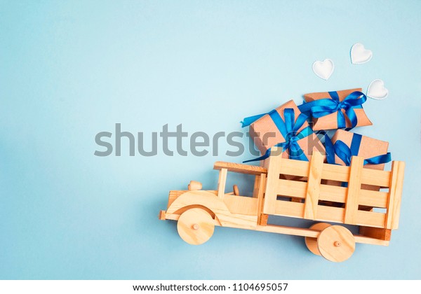 Camion De Juguete De Madera Con Foto De Stock Editar Ahora