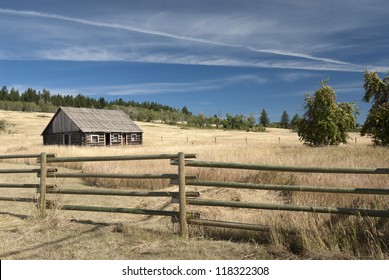 Wooden Village Cottagein The Fields (Cariboo Country)