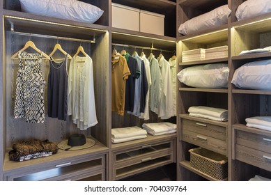 Imagenes Fotos De Stock Y Vectores Sobre Walk In Closet Clothes