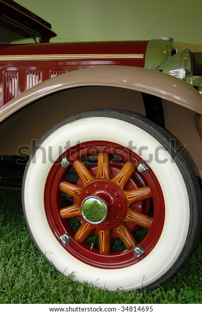 Wooden Wheel of Antique\
Car
