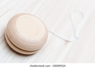 Wooden yo-yo toy
