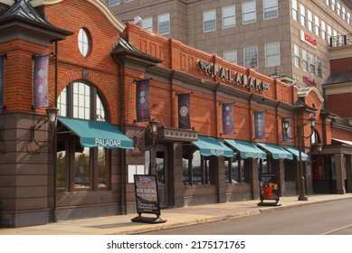 WOODMERE, OH, USA - APRIL 30, 2022: The Front Facade Of Paladar Latin Kitchen And Rum Bar, A Latin American Restaurant At Eton Center, An Upscale Shopping Area On The Eastern Outskirts Of Cleveland.