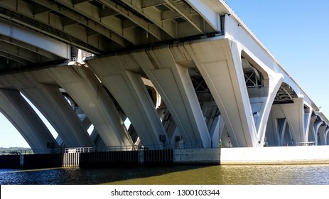 Woodrow Wilson Memorial Bridge , USA