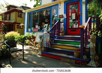 Woodstock, NY, USA June 1 An Antique Store In Woodstock, New York Embraces The Culture And Design Of The 1960s.