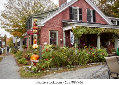 Woodstock, Vermont - September 30th, 2019:  Small Shops And Restaurants Decorated With Fall Pumpkins In The Historic New England Town Of Woodstock.