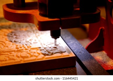 Woodworking milling machine for manufacture of engravings on wooden boards