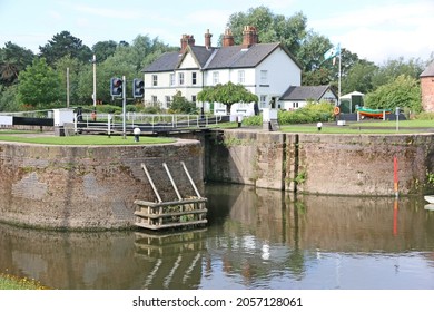 Worcester And Birmingham Canal In Worcester	