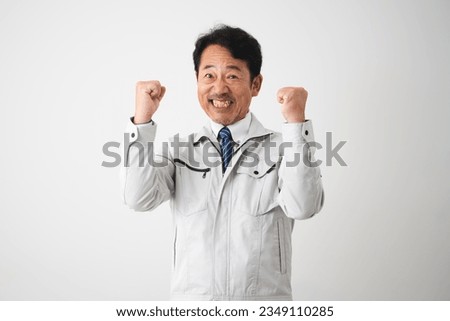 
Work clothes image of a middle-aged man doing a guts pose