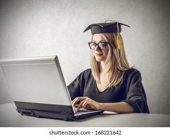 22,137 Computer graduation cap Images, Stock Photos & Vectors ...