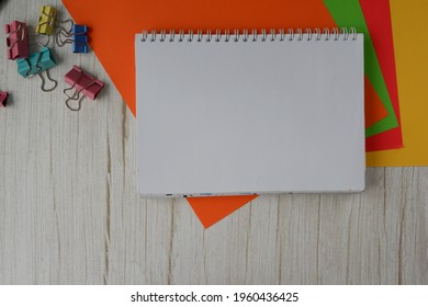 Work Station Concept With Stationaries In Selective Focus