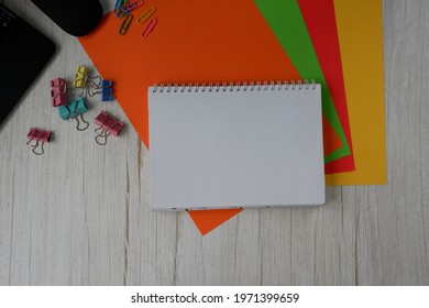 Work Station Concept With Stationaries In Selective Focus