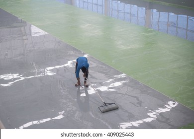 A worker application of epoxy floor