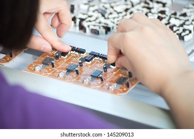 Worker Assembling Electronic Factory In China