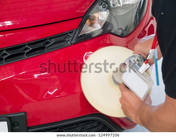 Worker\
cleaning the car with polishing and\
waxing