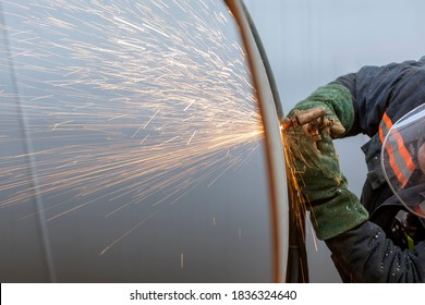 The Worker Is Cutting To Metal Plate With Manual Flame Cutting Process. Oxy-fuel Welding, Oxyacetylene Welding, Oxy Welding, Or Gas Welding And Oxy-fuel Cutting Are Processes That Use Fuel Gases.