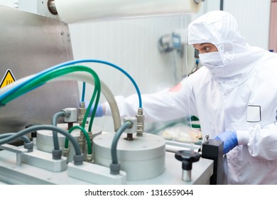 Worker with hygienic work clothes using the protective atmosphere packing machine of the meat cutting room
