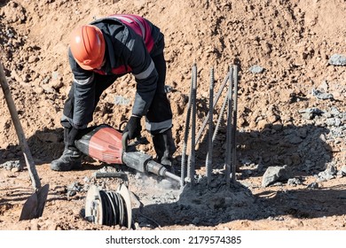 913 Hydraulic piling hammer Images, Stock Photos & Vectors | Shutterstock