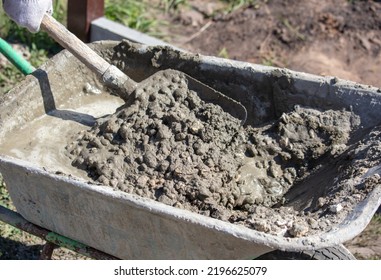 33,415 Wheelbarrow construction Images, Stock Photos & Vectors ...