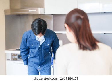 A worker man bowing to a customer and apologizing.