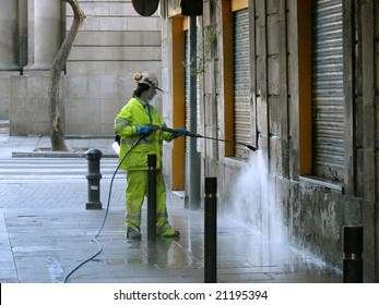 worker in overalls washing a wall en barcelona