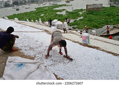 Worker Recycled Plastic Chips Drying Under The Sun On The Bank Of The Buriganga River In Dhaka, Bangladesh, On September 25, 2022. 