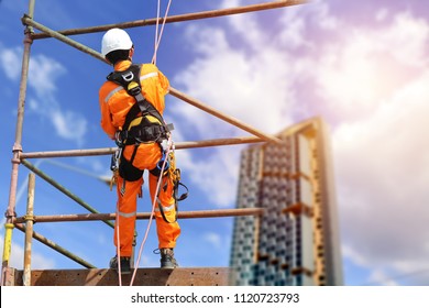 283 Worker Safety Uniform On Scaffolding City Images, Stock Photos 