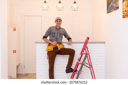 Worker smilling and looking to the camera.