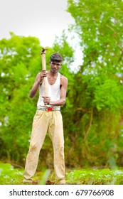 worker work in farm.