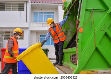 Workers Collect Garbage With Garbage Collection Truck,Garbage Collection Workers In Residential Area