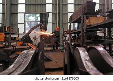 Workers Are Processing Agricultural Machinery Parts On The Production Line, North China