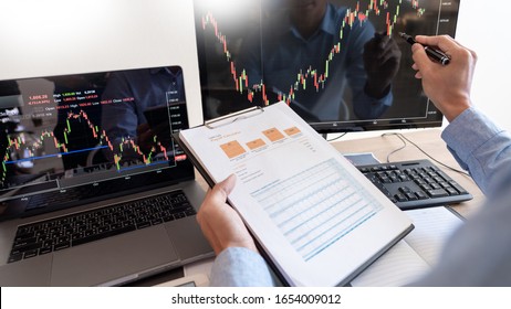 Working Business Man, Team Of Broker Or Traders Talking About Forex On Multiple Computer Screens Of Stock Market Invest Trading Financial Graph Charts Data Analysis