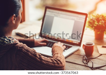 Similar – Foto Bild Unbekannte alte Frau, die zu Hause einen Laptop und ein Notebook benutzt