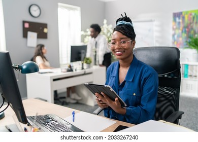 Working In Office Corporate Duties Elegant Beautiful Ambitious Businesswoman Sitting At Desk With Tablet Making Report Writing Back Messages Emptying Email Inbox Corporate Life, Co-workers Talking