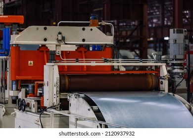Working sheet forming machine. Profiling rolls, close up.
