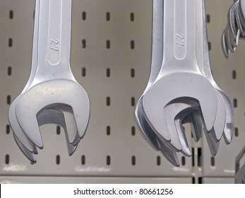Working tools on the shelf