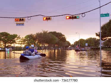  Working Traffic Lights Over Flooded Houston Streets And Boats With People At Sunset. Texas, USA                      