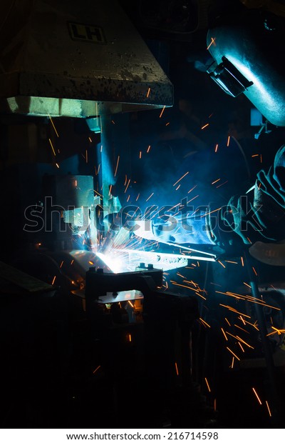 The\
working in Welding skill up. (Manufacturing of\
car)