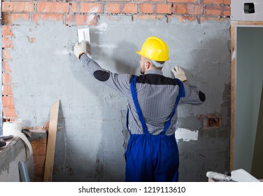 57,191 Man plastering Images, Stock Photos & Vectors | Shutterstock