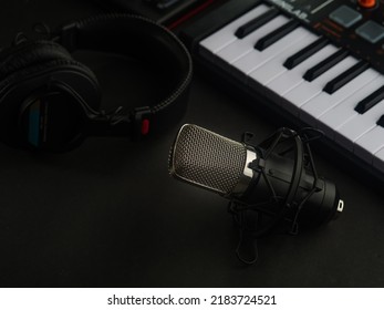 The Workplace Of A Musician, Blogger, Sound Engineer. Studio Microphone, Studio Headphones, Midi Keyboard. There Are No People In The Photo. Advertising, Banner, Invitation.