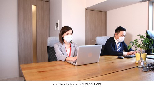 Workplace Office Worker OL Telework　Remote Work Business Meeting Office Personal Computer Female Male Mask