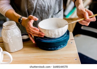 Workshop Production Of Ceramic Tableware Product Painting