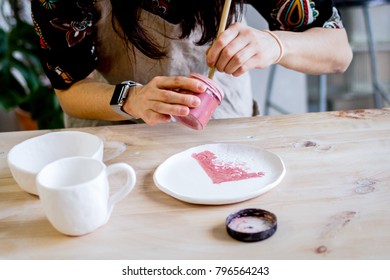 Workshop Production Of Ceramic Tableware Product Painting