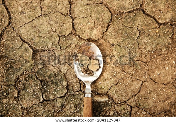 World Food Problem Concept. Environmental Impact.\
Food Shortage ,Global Issues in Agricultural Food Production.\
Cracked Soil, Desertification, Water, Pollution, Energy and Climate\
Change