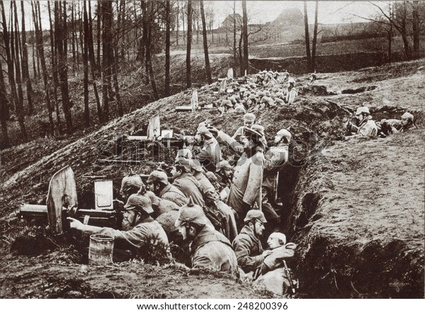 World War 1. German machine guns in a trench\
near Darkehmen in East Prussia. A wounded soldier receives medical\
attention. Possibly during either the 1914 or 1916 Russian invasion\
of East Prussia.