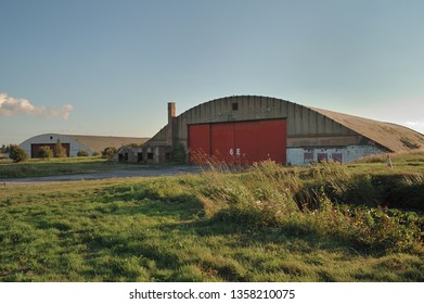 Imagenes Fotos De Stock Y Vectores Sobre Aircraft In Hanger