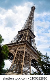 Worms Eye View Of Eiffel Tower 