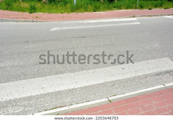 Worn pedestrian
crossing lanes on the road